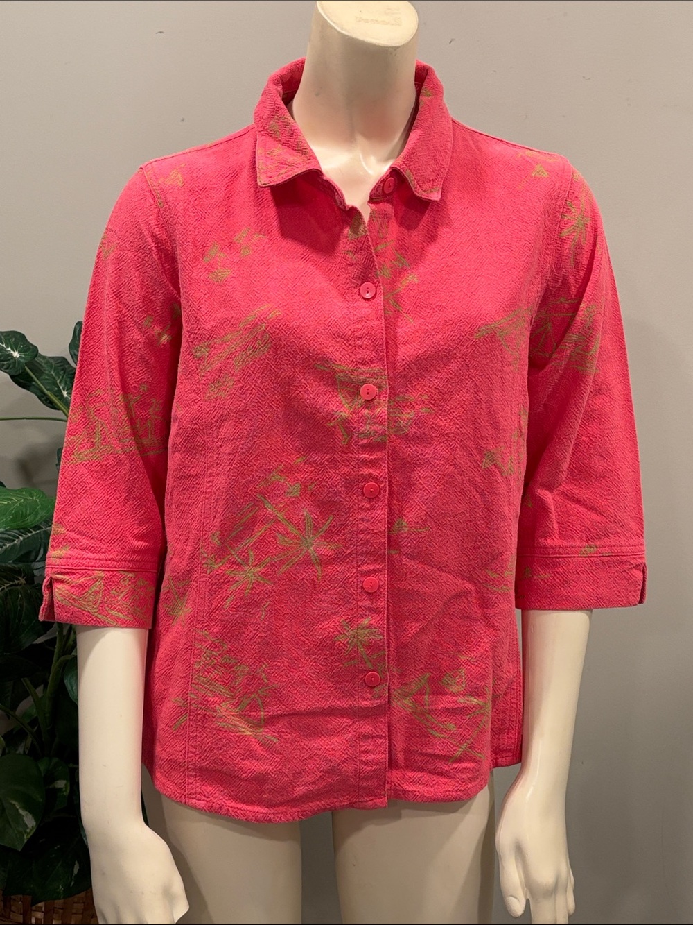 Focus Casual Lifestyle Vintage Pink Button-Front Collared Shirt Tropic Print